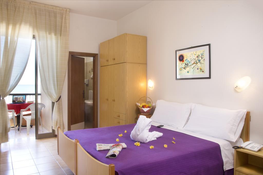 Hotel Usa Rimini Szoba fotó
